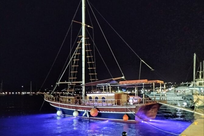 "QueenBee" Full-Day Boat Trip with Lunch - Setting sail from Argostoli at 9:00 a.m.