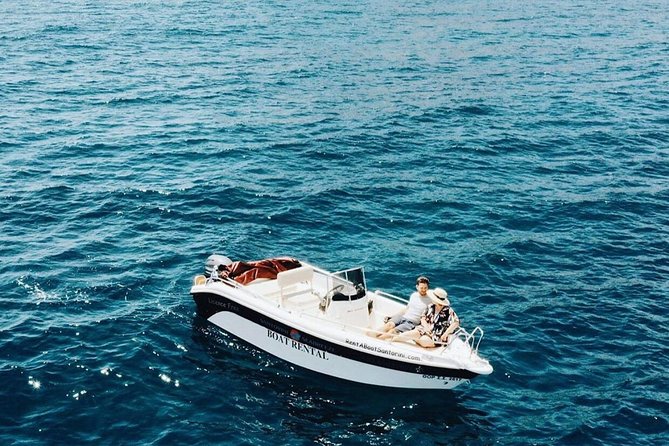 Rent a Boat in Santorini without a License - Weather, fuel, and the security deposit