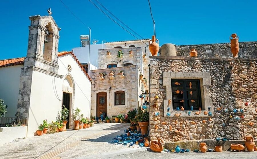 Rethymno: Melidoni Cave and Arkadi Monastery Half-Day Trip - Melidoni Cave and the first coffee view