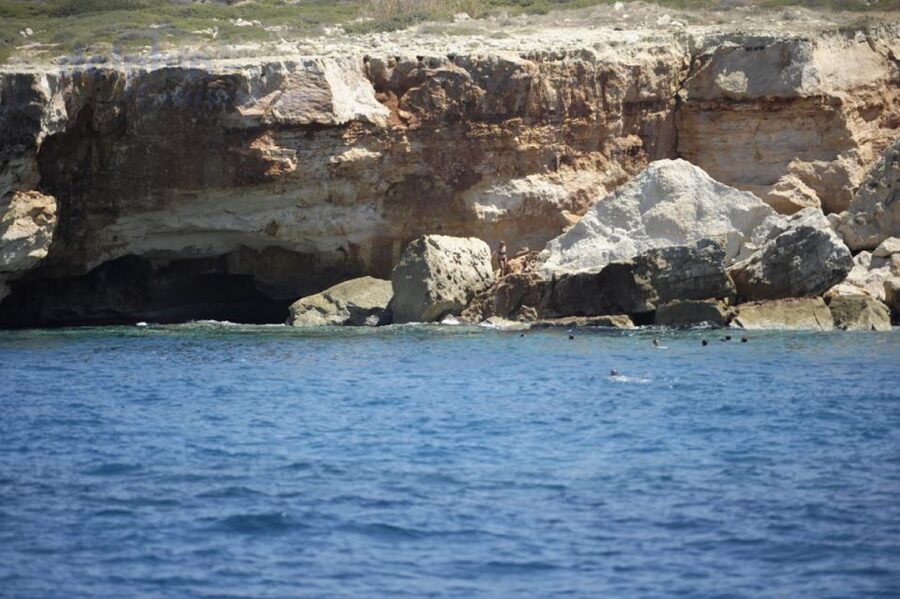 Rethymno: Mini Pirate Boat Cruise with Swimming Stop - Returning past Fortezza and the Venetian port