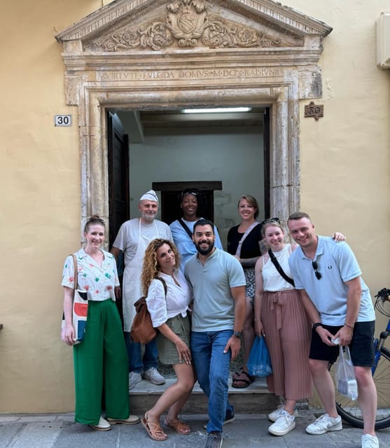 Rethymno Old Town: A Traditional Cretan Food Tour - Why a small group improves the evening