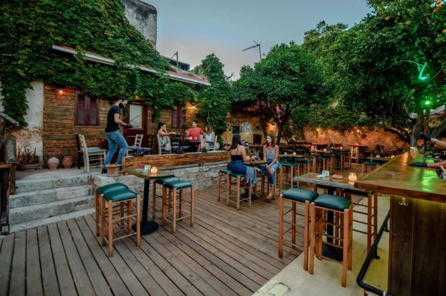 Rethymno: Old Town Walking Tour with Meal - Guides, language, and the feel of the walk