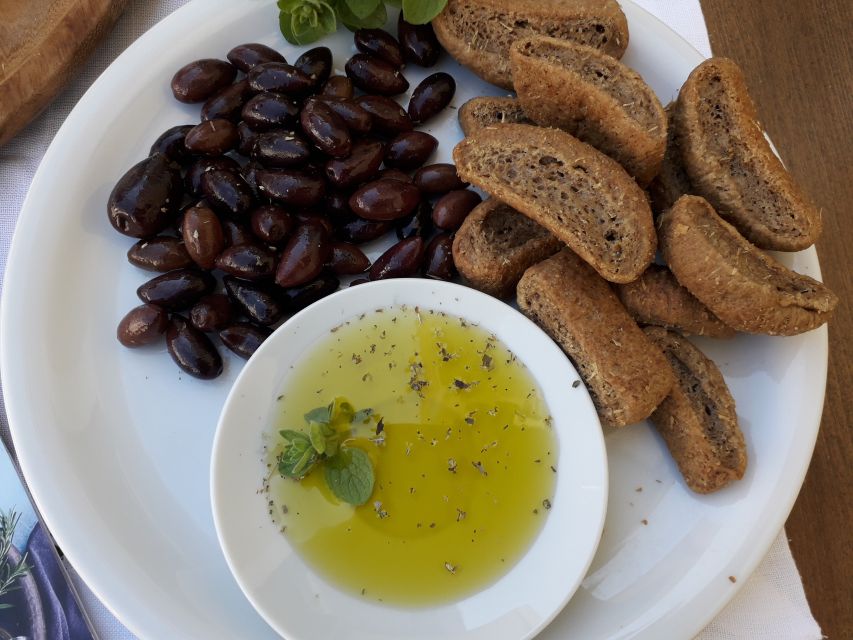 Rethymno: Olive Oil Tasting with Cretan Food Pairing - Why olive oil makes a good Crete experience