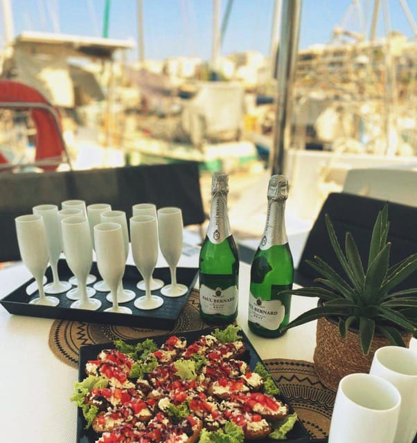 Rethymno: Sunset Catamaran Cruise - Sushi & Open Bar - Prosecco, Cretan snacks, and sushi before sailing