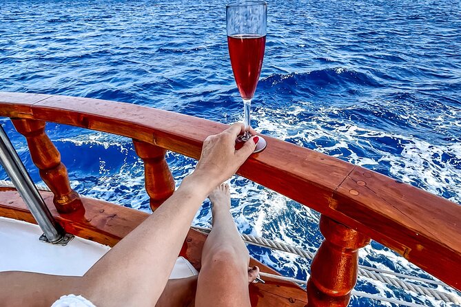 Rhodes Day Cruise (with lunch & unlimited drinks) 5,5 Hours - Lunch, drinks, and the all-inclusive value