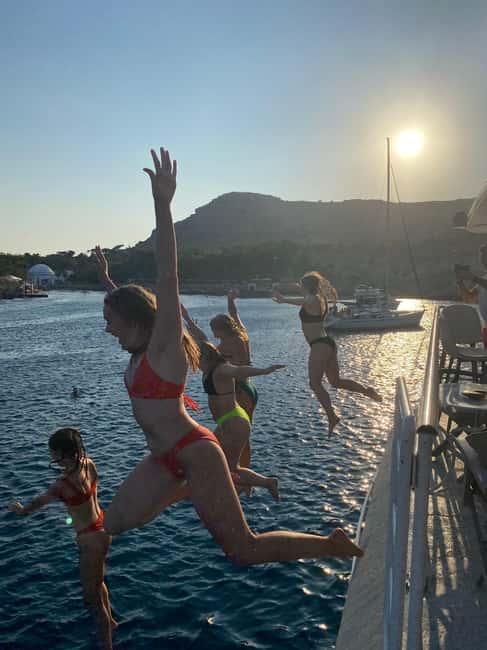 Rhodes: Sunset Cruise w/ Gourmet Buffet, Drinks & Live Music - Why this cruise works so well at sunset