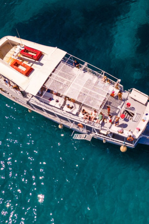 Rhodes: Sunset Cruise with Live Music, Wine & Greek Buffet - Finding the best seat on Romantika Dreams