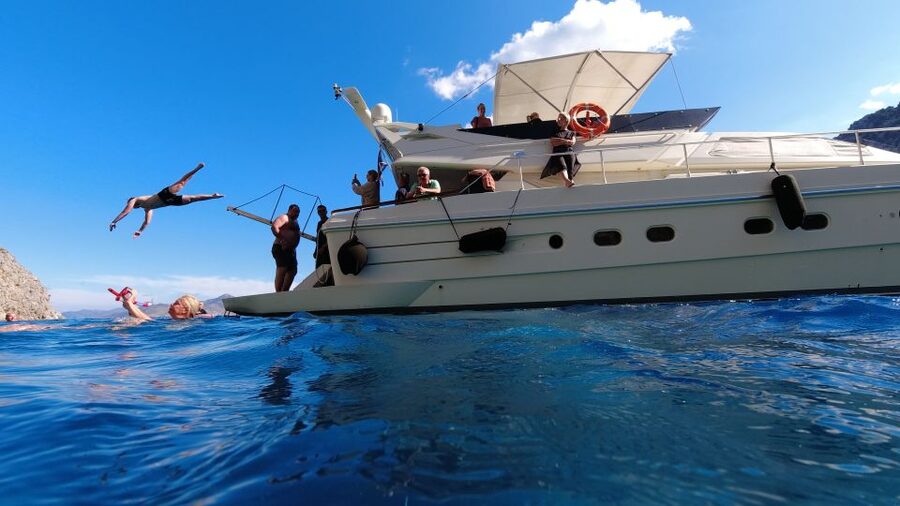 Rhodes: Symi Yacht Tour with Unlimited Drinks and Transfer - Crew service and the feel on board