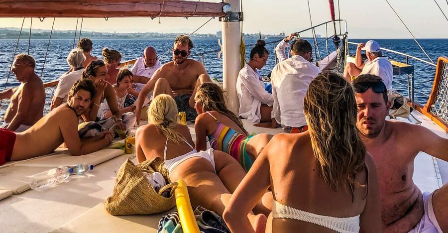 Rhodes Town: Sunset Boat Cruise with Drinks & Snacks - Leaving Mandraki Marina at 17:00