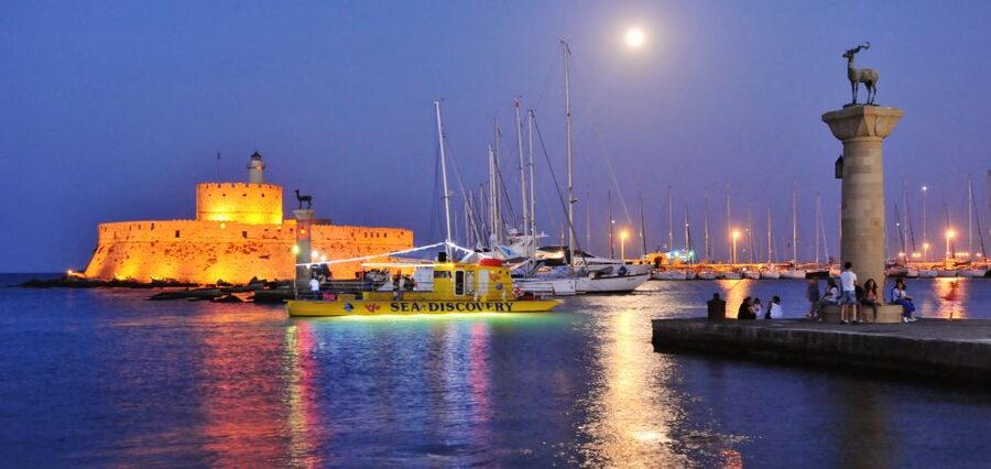 Rhodes Town: Yellow Submarine Cruise with Underwater Views - Ten minutes facing the Palace of the Grand Master