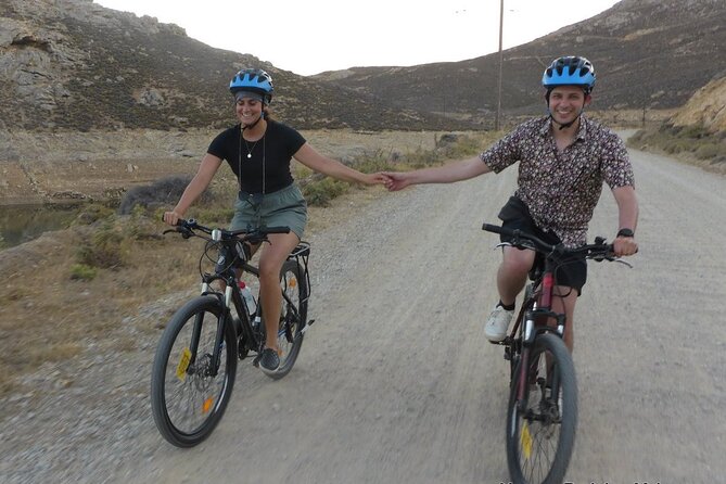 Romantic Cycling Tour with Private Picnic at the beach - The ride home under bike lights