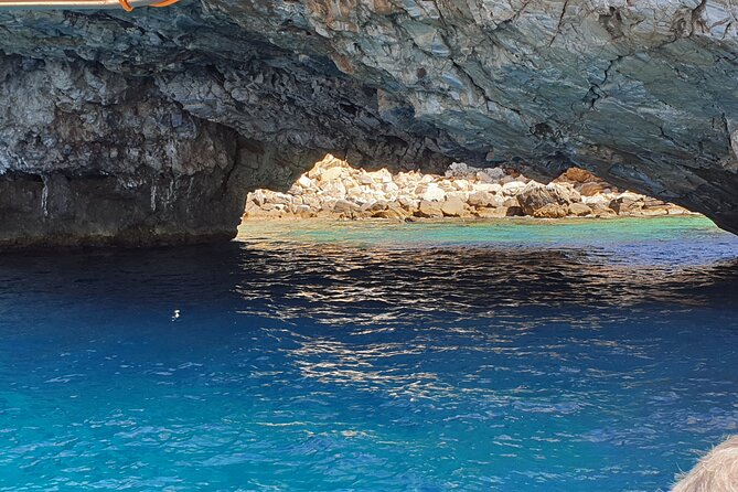 Round of Antiparos & Despotiko with Traditional Boat - Lunch on board, with different menus on Meraki and Maria