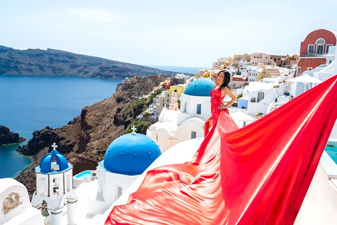 Santorini 2h Private Flying Dress Photoshoot with Transportation - Key points at a glance