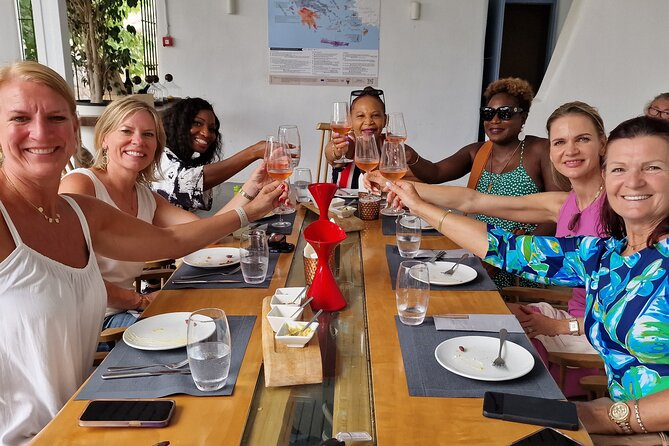 Santorini: 6hr Private Tour with Olive Oil, Beer or Wine Tasting - A private six-hour introduction to Santorini