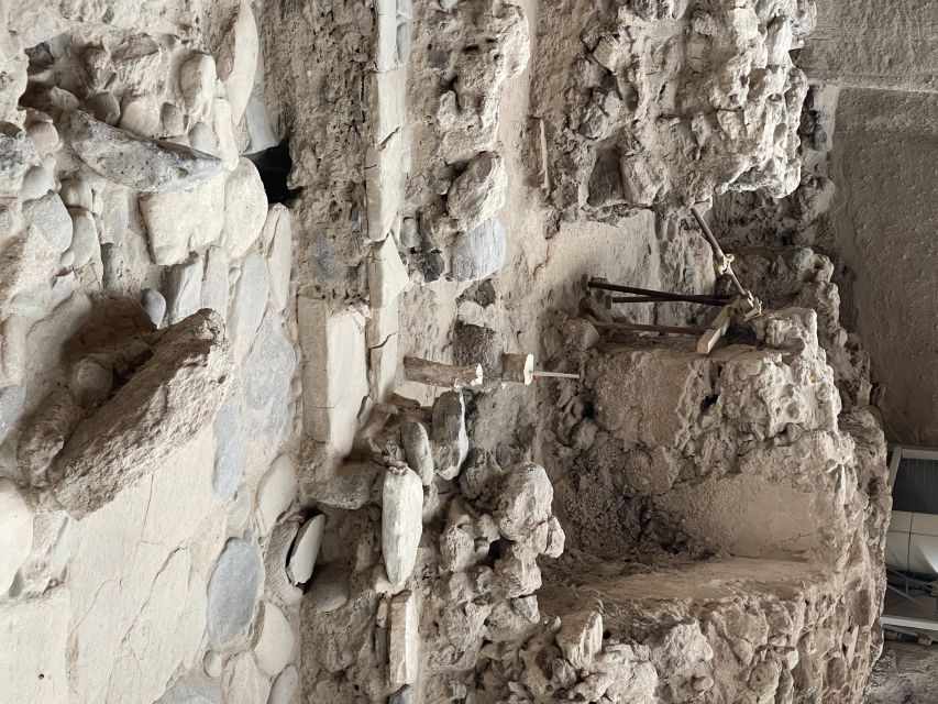 Santorini: Akrotiri Private Guided Tour with Hotel Pick-Up - Entering the 4,000-year-old settlement
