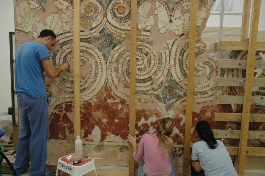 Santorini: Akrotiri Private Guided Tour with Hotel Pick-Up - Timing, comfort, and small practical details