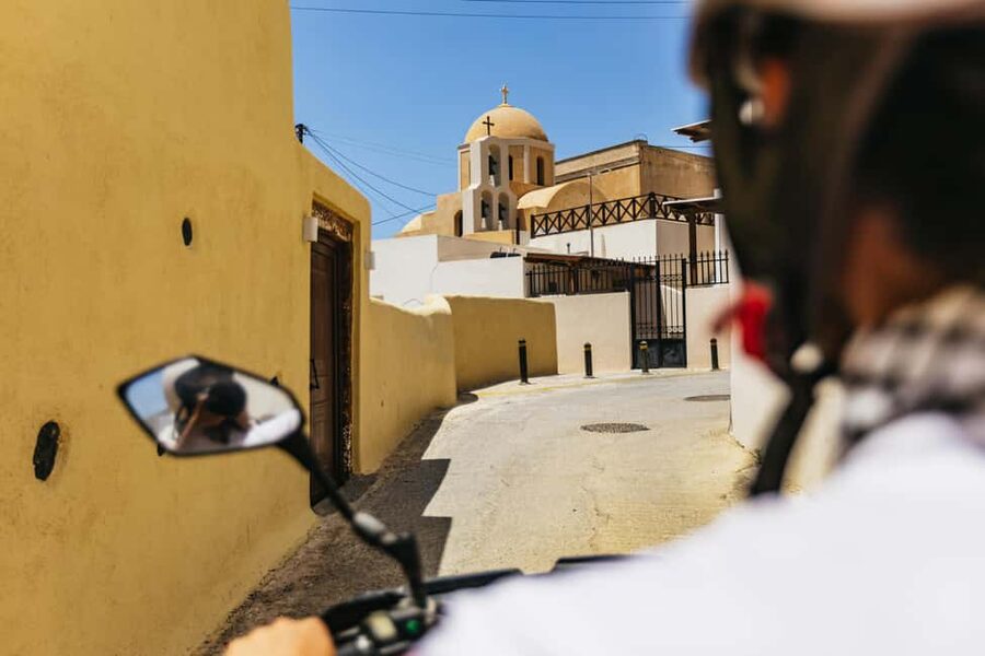Santorini: ATV Quad Bike Tour with Lunch - How the guides shape the experience