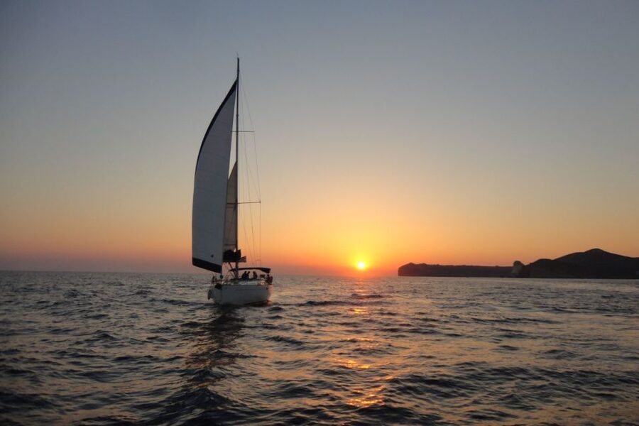 Santorini Caldera: Sunset Sailing Cruise with Meal - Key points before you book