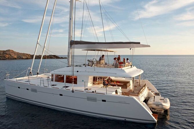 Santorini Catamaran Cruise with Greek Meal, Open-Bar and Sunset - Key points to know before booking