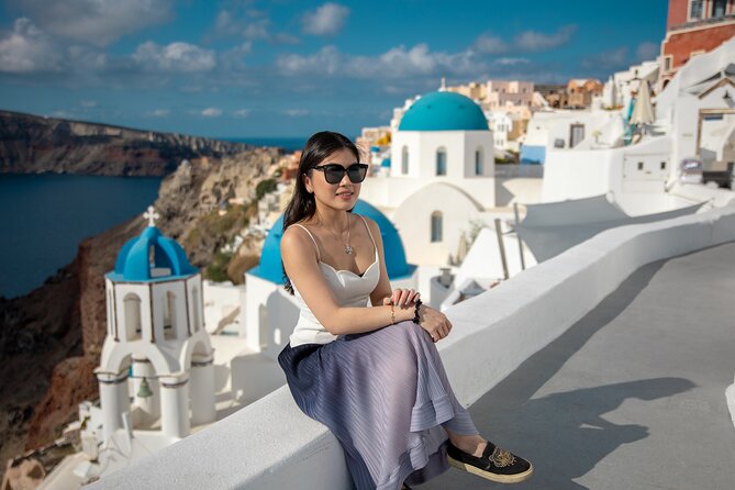 Santorini couple photoshoot with 50 edited photos! - Who should book this private session