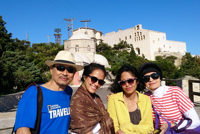 Santorini Customized Tours - Oia: famous views with a smarter route