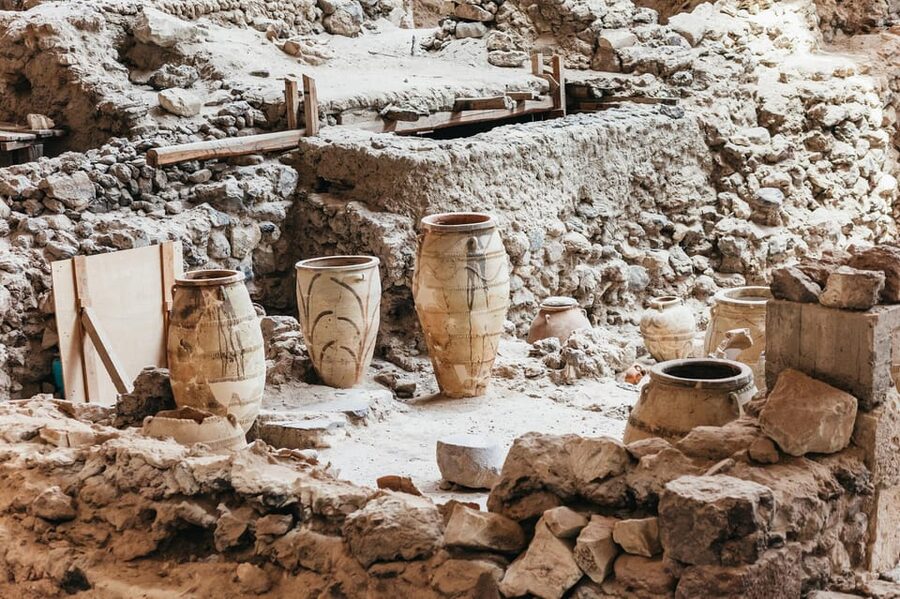 Santorini: Experience Akrotiri with a Licensed Tour Guide - Walking the streets of a Bronze Age town