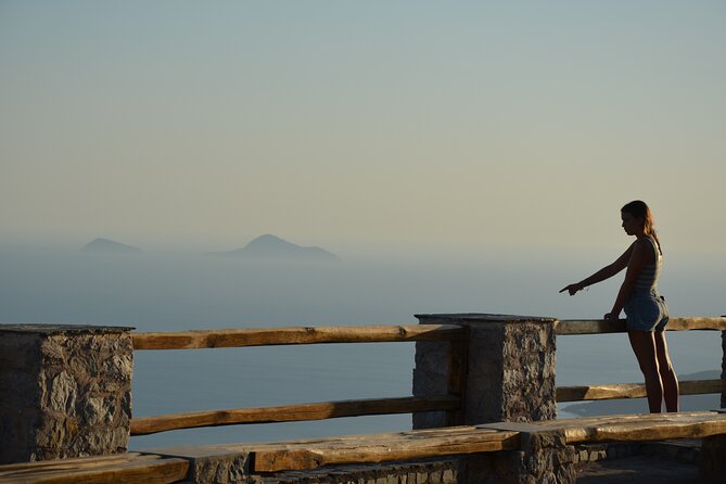 Santorini Highlights Small-Group Tour with Wine Tasting option - Why this tour works for seeing Santorini in one day