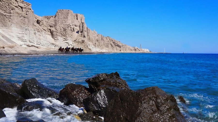 Santorini: Horseback Riding Tour on the Beach - Why this Akrotiri ride feels different from a standard Santorini outing