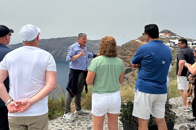 Santorini in 5 hours: Oia, Traditional Villages & Black Beach - Timing, group size, and the cruise-port reality