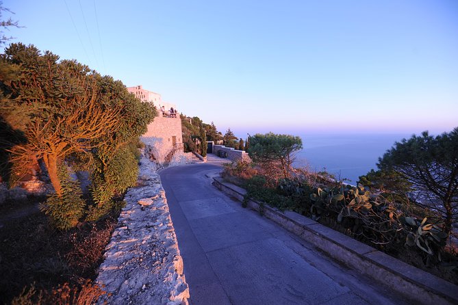 Santorini Luxury Custom Private Tour with Local guide - Heat, walking, and what to bring