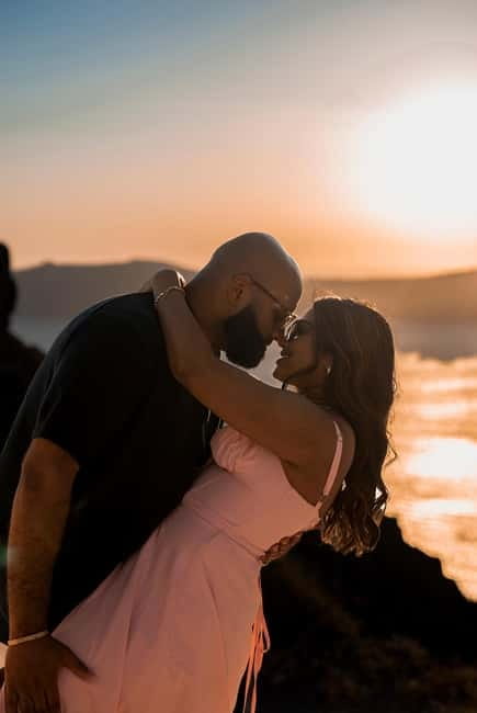 Santorini: Oia Private Couple Photoshoot with 35 Photos - How long the session really takes