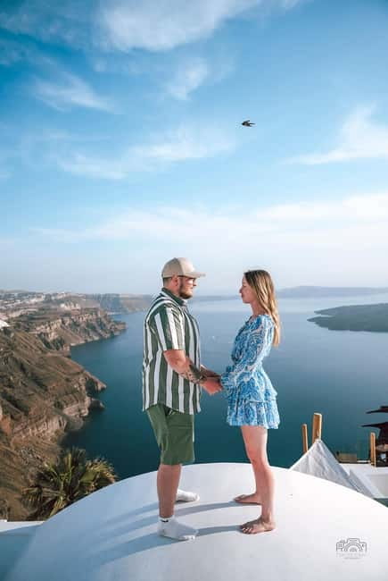 Santorini: Oia Private Couple Photoshoot with 35 Photos - Price, value, and what you are actually buying
