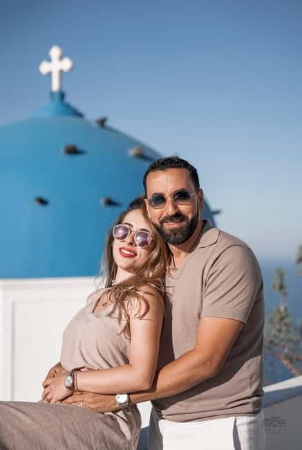 Santorini: Oia Private Couple Photoshoot with 35 Photos - Booking details that matter