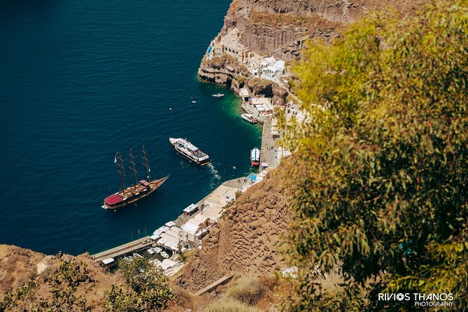 Santorini_Panoramic Tour - Megalochori’s lanes and old stone houses