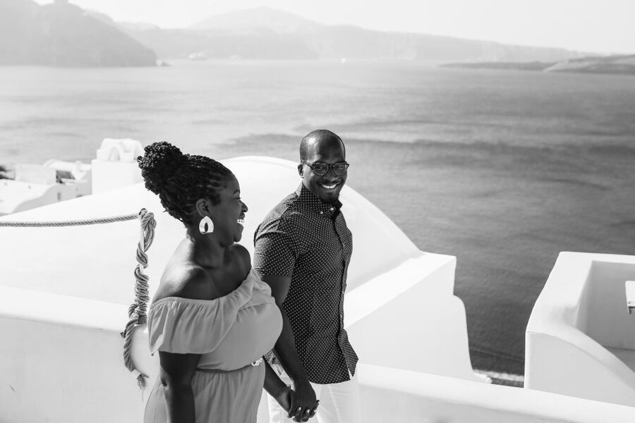 Santorini: Photo Shoot with a Private Vacation Photographer - Family photos, proposals, and couple sessions