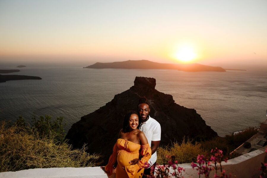 Santorini: Photo Shoot with a Private Vacation Photographer - Price and the value of a private photographer