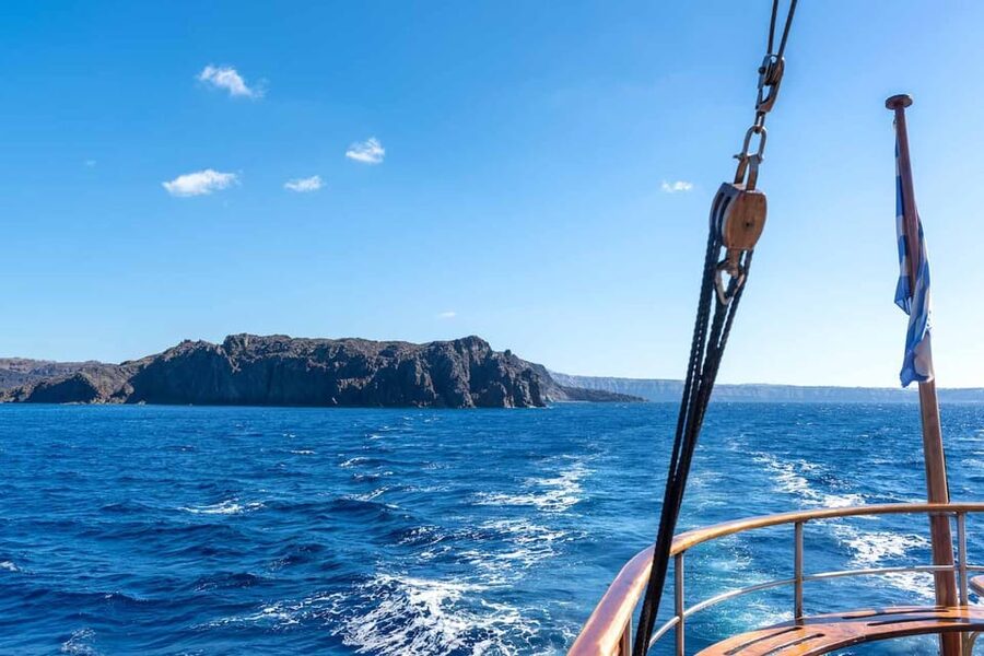 Santorini Port: Cruise to Volcano, Hot Springs & Thirassia - Finding Fira Old Port and boarding the boat