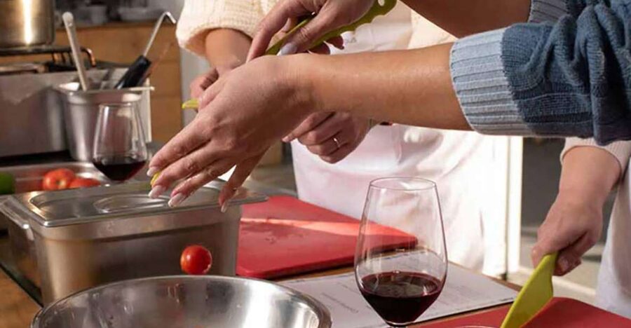 Santorini: Private Cooking Class and Wine Tasting Tour - Why this Santorini food and wine day works