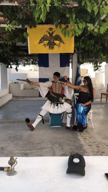 Santorini : Private Guided Highlights Tour - What the private format changes