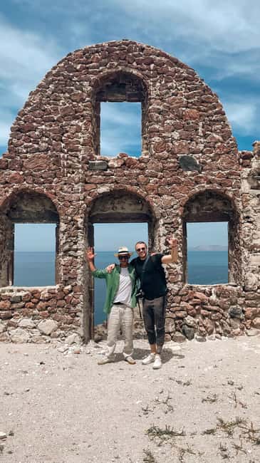 Santorini : Private Guided Highlights Tour - Starting in Fira and moving to Firostefani