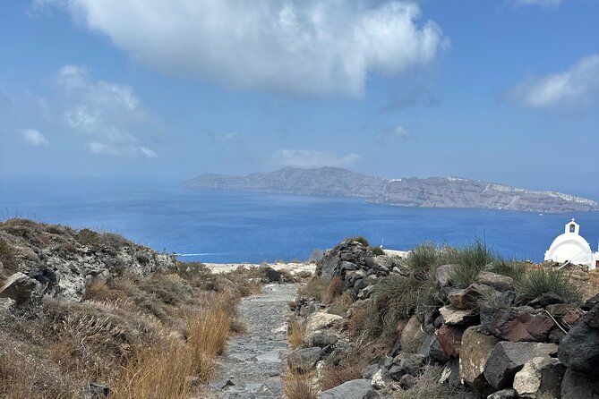 Santorini's Famous Fira to Oia Hike: A Private tour Adventure - Imerovigli and the view from Skaros Rock