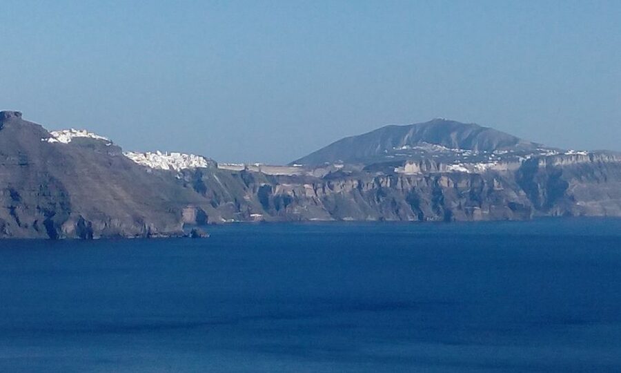 Santorini: Small-Group Highlights Tour of Venetian Castles - Megalochori and the playful music of Symposion