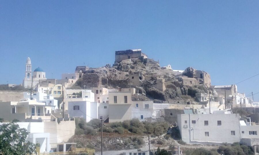 Santorini: Small-Group Highlights Tour of Venetian Castles - Akrotiri brings the southern caldera into view