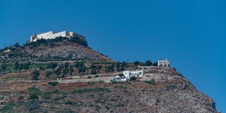 Santorini: Sunset Guided Tour with Hotel Pickup - Who should book this Santorini tour?