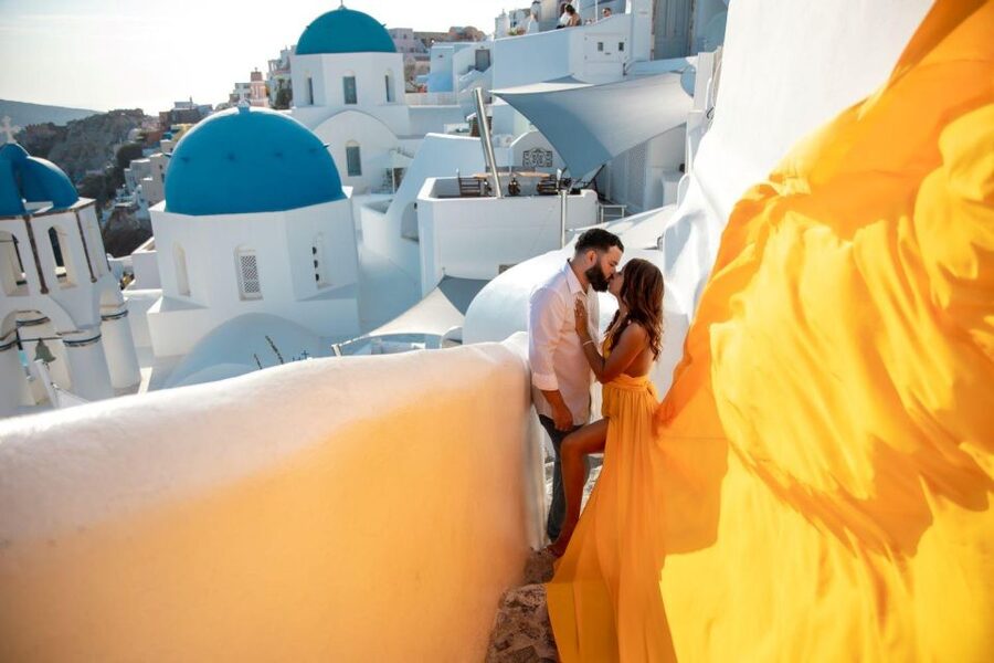 Santorini: Unique Flying Dress Photoshoot Experience - Choosing the dress and managing the wind