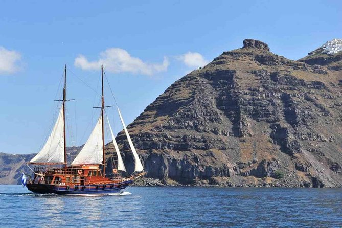 Santorini Volcanic Islands Cruise: Volcano, Hot Springs and Thirassia - Palea Kameni and the reality of the hot springs