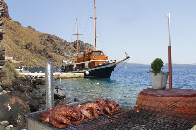 Santorini Volcanic Islands Cruise: Volcano,Hot Springs,Thirassia and Oia Sunset - The important Oia transfer detail