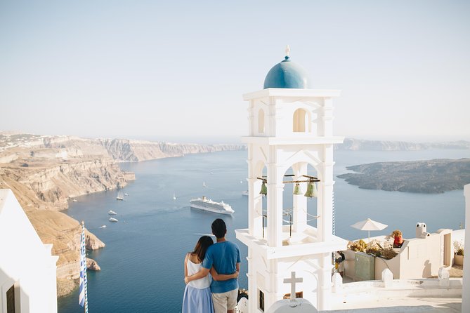 Santorini Walking Tour with a Personal Photographer - How the Photographer Shapes the Session