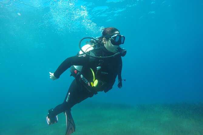 Scuba Diving Experience in Santorini - Why the small group matters