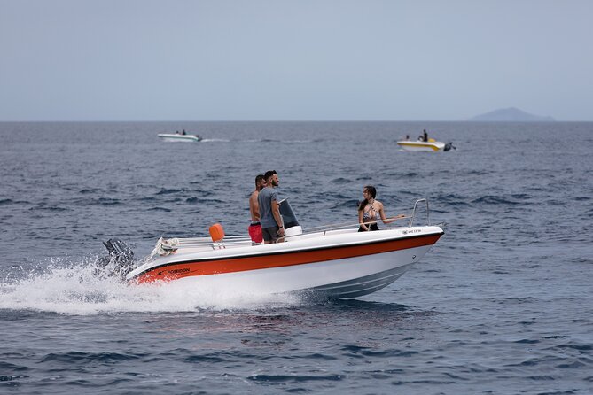 Self-Drive License-Free Boat Rental in Santorini from Vlichada - Conditions, confidence, and the limits of self-driving
